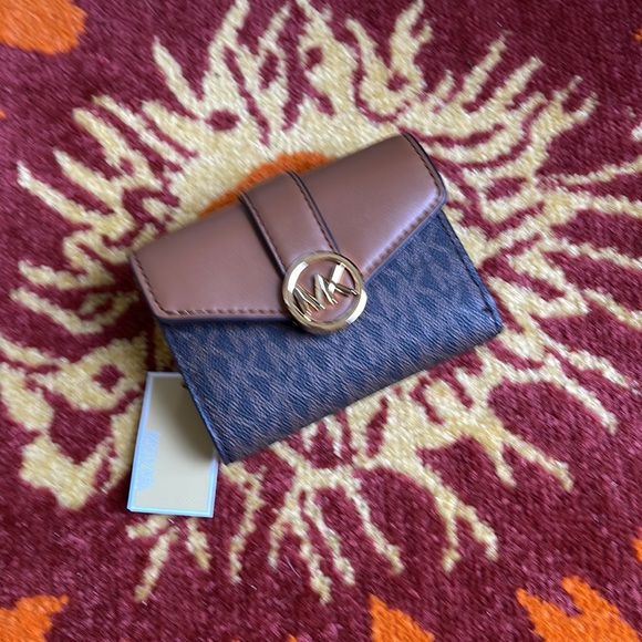 MICHAEL KORS CARMEN MEDIUM LOGO AND FAUX LEATHER WALLET BROWN - Picture 8 of 16